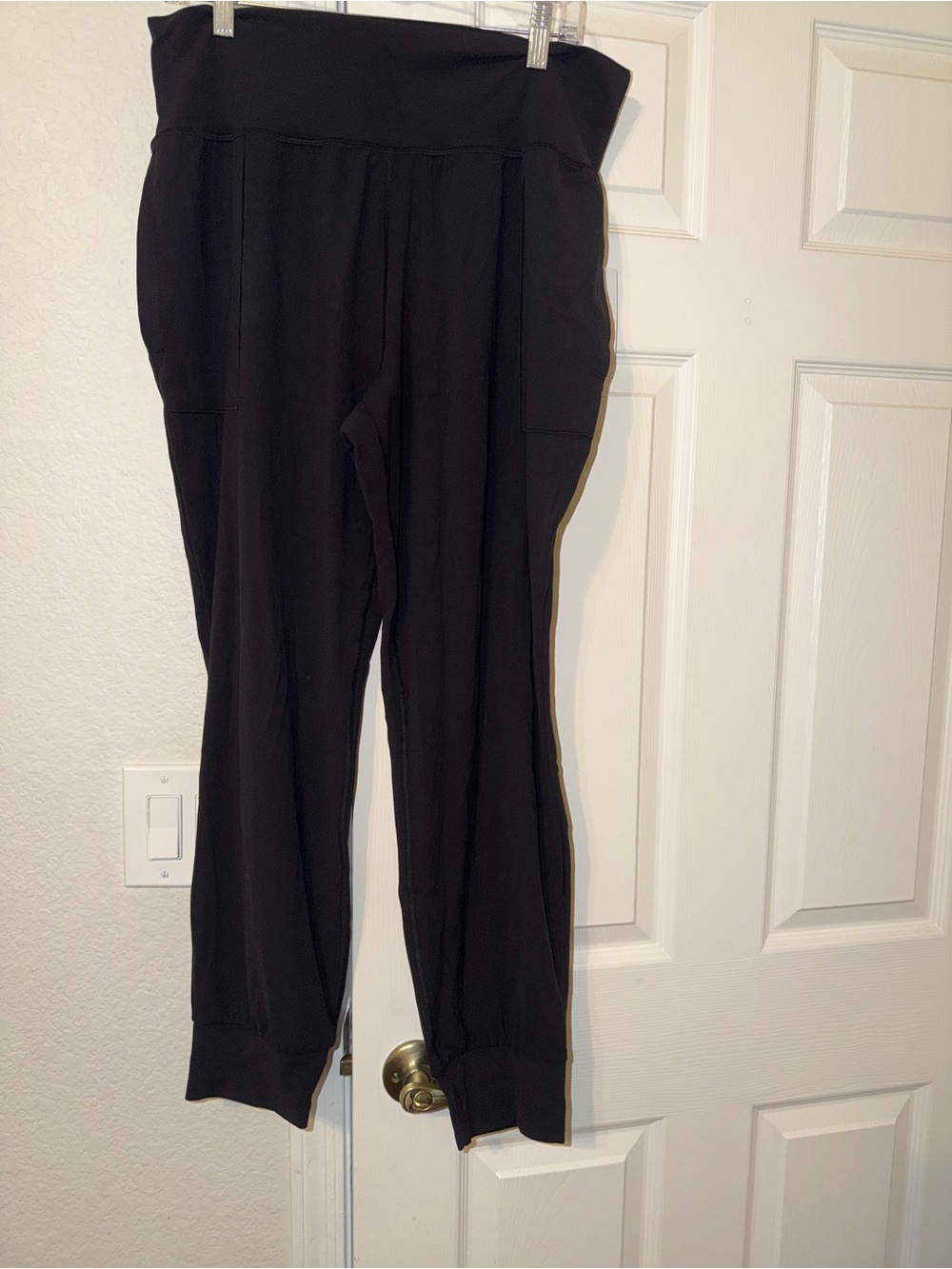 Athleta Black Salutation Jogger